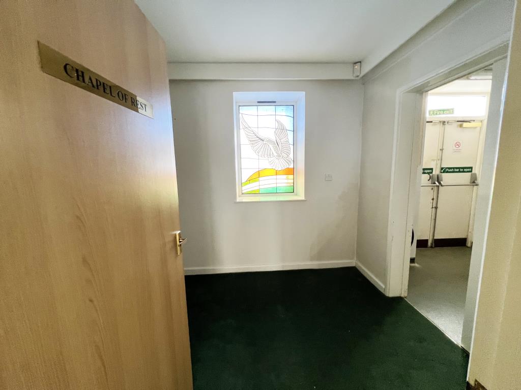 Lot: 128 - FORMER FUNERAL PARLOUR WITH POTENTIAL - General view of chapel of rest